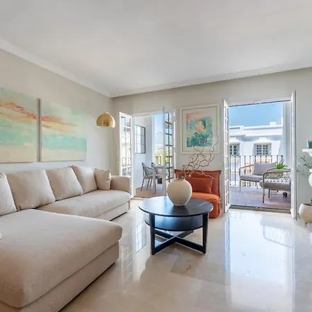 Апартаменти Stylish Luxury In Nueva Andalucia